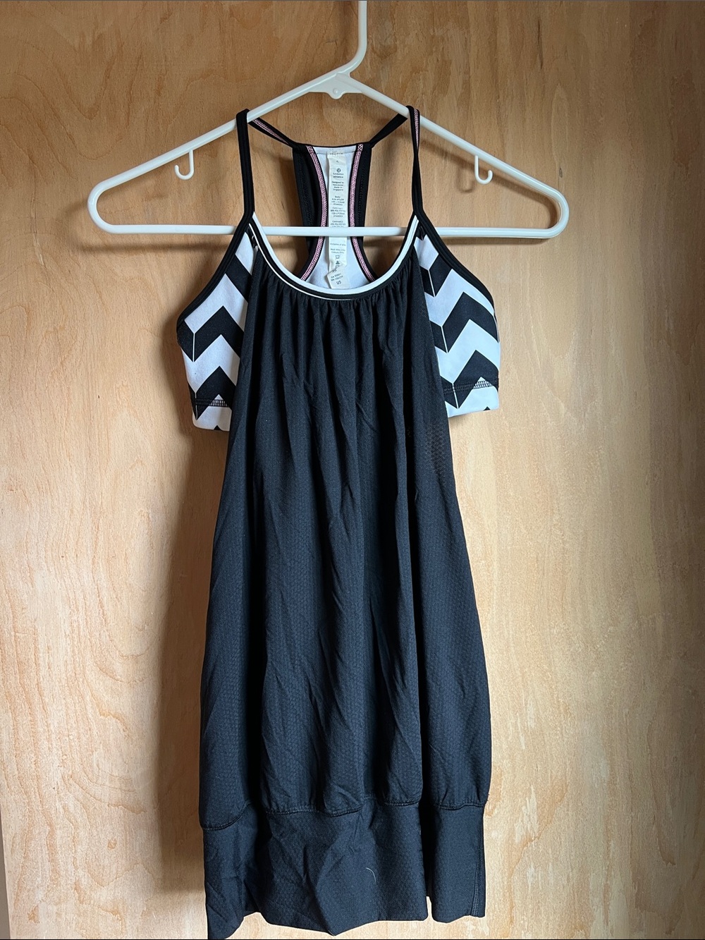 Lululemon Black & White Chevron All Sport Support Bra Racerback Tank size 4